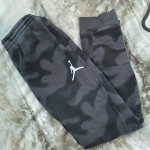 Jordan Camo Joggers - kids L/women XS/S